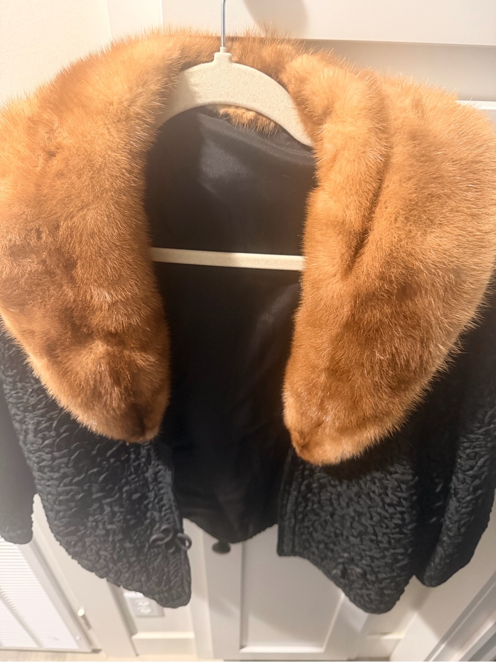 Vintage Black Women's Leather Jacket with Brown Faux Fur Collar